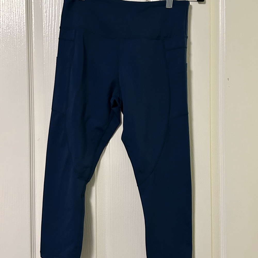 Zyia Navy Blue LNT leggings w pockets Capri Length